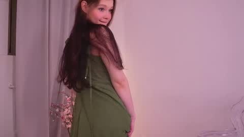 Snapshot of kelly_ember chatting on November 25, 2:17 pm KELLY online show from November 25, 2:17 pm