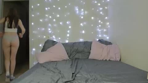 Snapshot of kelly_gerzikaaa chatting on December 20, 3:24 am kelly_gerzikaaa online show from December 20, 3:24 am