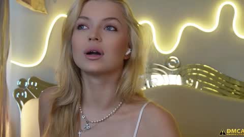 Kelly online show from October 25, 5:37 am