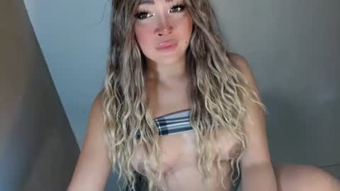 its me KELLY online show from July 27, 6:37 pm