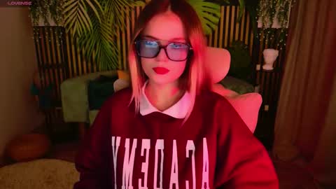 Kelly online show from December 1, 6:24 pm