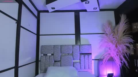 kellyMillian  online show from March 16, 12:53 pm