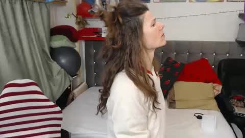 kelly online show from February 21, 6:42 pm