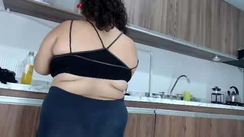 KELLY LUNA  online show from July 5, 7:43 pm