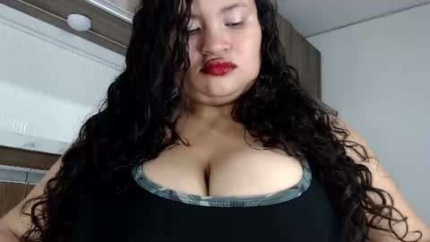 KELLY LUNA  online show from July 26, 7:10 pm