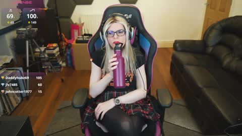 Snapshot of kelseycobalt chatting on December 4, 12:08 am kelseycobalt online show from December 4, 12:08 am