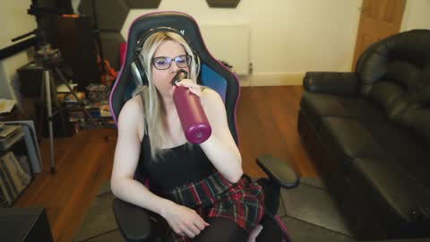 Snapshot of kelseycobalt chatting on December 6, 9:46 pm kelseycobalt online show from December 6, 9:46 pm