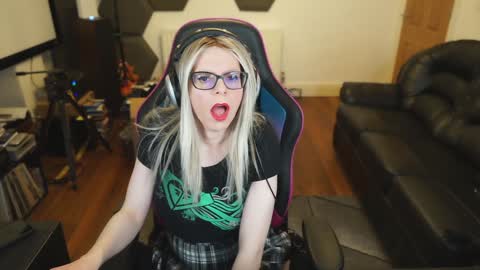 Snapshot of kelseycobalt chatting on February 6, 1:27 am kelseycobalt online show from February 6, 1:27 am