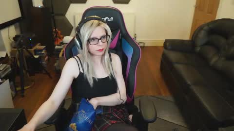 Snapshot of kelseycobalt chatting on February 13, 11:58 pm kelseycobalt online show from February 13, 11:58 pm