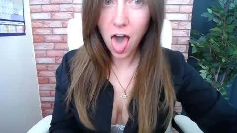 Snapshot of kelseykruz chatting on June 23, 8:01 am KelseyKruz online show from June 23, 8:01 am