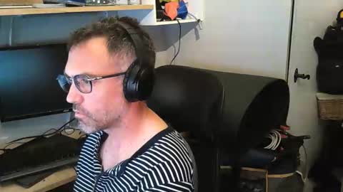 Snapshot of kelvin06133 chatting on April 1, 9:56 pm kelvin06133 online show from April 1, 9:56 pm