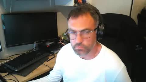 Snapshot of kelvin06133 chatting on April 15, 9:26 pm kelvin06133 online show from April 15, 9:26 pm