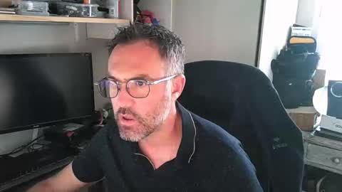 Snapshot of kelvin06133 chatting on April 19, 3:11 pm kelvin06133 online show from April 19, 3:11 pm