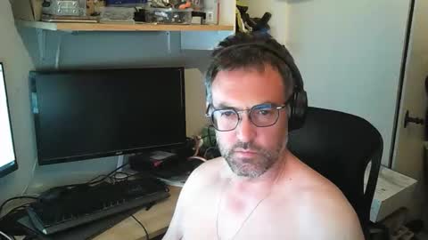 Snapshot of kelvin06133 chatting on May 1, 10:25 pm kelvin06133 online show from May 1, 10:25 pm