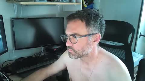 Snapshot of kelvin06133 chatting on May 2, 12:43 pm kelvin06133 online show from May 2, 12:43 pm