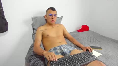 kelvin_hot276 online show from November 15, 7:21 pm