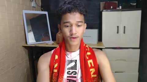 Snapshot of ken_bigcockxx chatting on February 2, 6:53 pm Ken online show from February 2, 6:53 pm