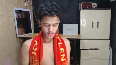 Snapshot of ken_bigcockxx chatting on February 3, 10:36 am Ken online show from February 3, 10:36 am