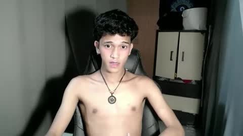 Snapshot of ken_bigcockxx chatting on November 20, 5:34 pm Ken online show from November 20, 5:34 pm