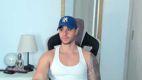 Snapshot of ken_mailik chatting on February 8, 6:06 am ken_mailik online show from February 8, 6:06 am