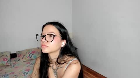 Kendal online show from February 25, 2:59 pm