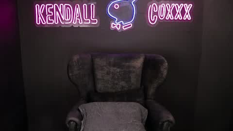 Snapshot of kendall_coxxx chatting on December 9, 3:40 am online show from December 9, 3:40 am