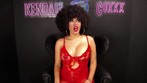 Snapshot of kendall_coxxx chatting on December 25, 2:02 pm online show from December 25, 2:02 pm