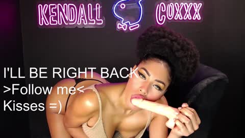 Snapshot of kendall_coxxx chatting on January 2, 5:24 am online show from January 2, 5:24 am