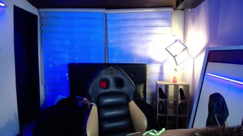 Snapshot of kendall_rossii_ chatting on November 9, 3:49 am kendall_rossii_ online show from November 9, 3:49 am