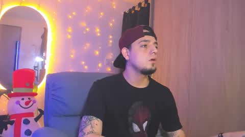 Snapshot of kendel_dimitri chatting on December 13, 4:00 am kendel_dimitri online show from December 13, 4:00 am