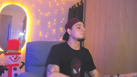 Snapshot of kendel_dimitri chatting on December 13, 7:04 am kendel_dimitri online show from December 13, 7:04 am