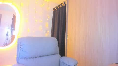 Snapshot of kendel_dimitri chatting on December 17, 6:45 am kendel_dimitri online show from December 17, 6:45 am