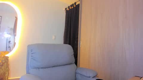 Snapshot of kendel_dimitri chatting on February 3, 4:35 am kendel_dimitri online show from February 3, 4:35 am