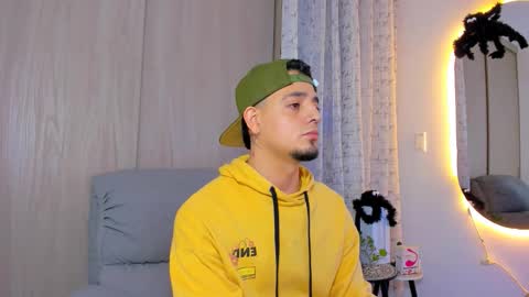 Snapshot of kendel_dimitri chatting on November 2, 8:17 am kendel_dimitri online show from November 2, 8:17 am