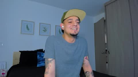 Snapshot of kendel_dimitri chatting on December 14, 1:55 am kendel_dimitri online show from December 14, 1:55 am