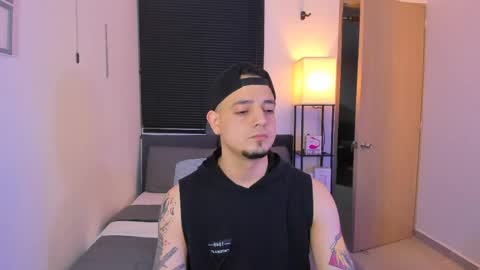kendel_dimitri online show from April 29, 5:22 am