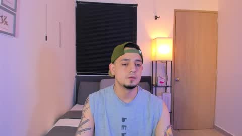kendel_dimitri online show from May 3, 4:40 am