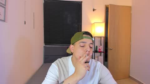 Snapshot of kendel_dimitri chatting on May 9, 9:14 am kendel_dimitri online show from May 9, 9:14 am