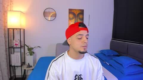 Snapshot of kendel_dimitri chatting on May 17, 1:03 am kendel_dimitri online show from May 17, 1:03 am