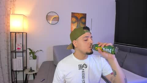 Snapshot of kendel_dimitri chatting on May 22, 3:46 am kendel_dimitri online show from May 22, 3:46 am