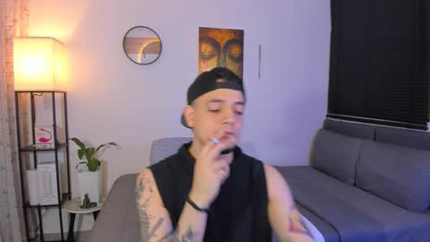 Snapshot of kendel_dimitri chatting on May 24, 1:32 am kendel_dimitri online show from May 24, 1:32 am