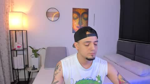 Snapshot of kendel_dimitri chatting on May 31, 4:31 am kendel_dimitri online show from May 31, 4:31 am