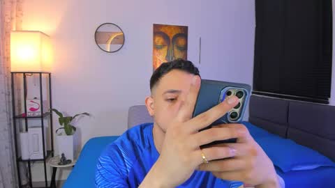 Snapshot of kendel_dimitri chatting on June 7, 10:46 pm kendel_dimitri online show from June 7, 10:46 pm