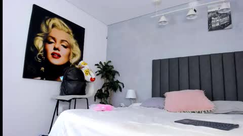 Kendra London online show from March 10, 11:15 am