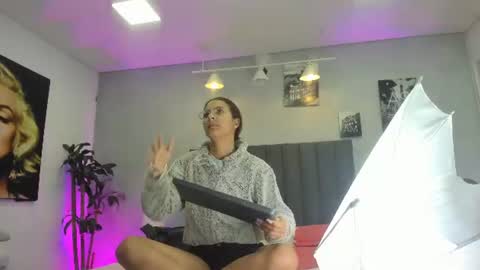 Kendra London online show from June 15, 11:12 am