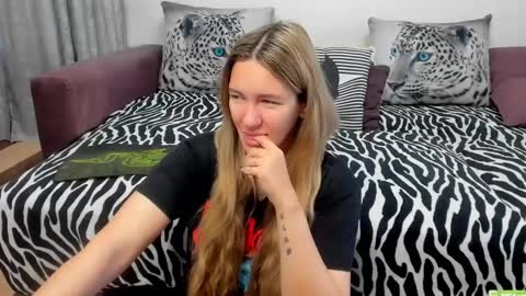 Snapshot of kendra_xx_ chatting on October 2, 1:56 am Kendra online show from October 2, 1:56 am