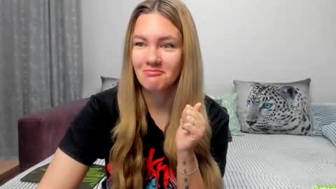 Snapshot of kendra_xx_ chatting on October 6, 12:41 am Kendra online show from October 6, 12:41 am