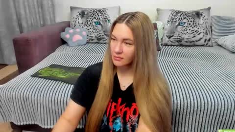 Snapshot of kendra_xx_ chatting on October 24, 1:24 am Kendra online show from October 24, 1:24 am