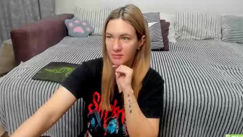 Snapshot of kendra_xx_ chatting on December 3, 11:47 pm Kendra online show from December 3, 11:47 pm