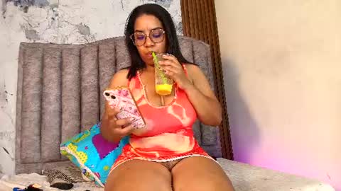 Snapshot of kendrabigass chatting on July 14, 5:07 pm Mamasita online show from July 14, 5:07 pm